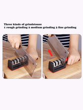 Cargar imagen en el visor de la galería, Amolador de Cuchillos con 3 ranuras y mango antideslizante para mejor agarre. Inoxidable.