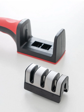 Cargar imagen en el visor de la galería, Amolador de Cuchillos con 3 ranuras y mango antideslizante para mejor agarre. Inoxidable.