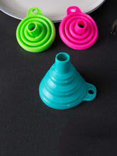 Cargar imagen en el visor de la galería, Embudo plegable de silicona, resitente a altas temperaturas. No tóxico.