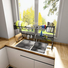 Cargar imagen en el visor de la galería, Escurridor de platos para colocar sobre el fregadero, ancho ajustable (para fregaderos de 32 - 40 pulgadas,) hecho de acero inoxidable, color negro
