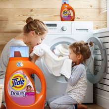 Cargar imagen en el visor de la galería, Detergente líquido TIDE con Downy, 92 onzas.