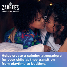 Cargar imagen en el visor de la galería, Spray de manzanilla y lavanda para niños, ayuda a crear una atmósfera calmante para prepararse para dormir,  Zarbee&#39;s Gentle Bedtime Kids Sleep Spray, 2 oz.
