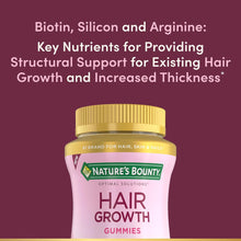 Cargar imagen en el visor de la galería, Gomitas Nature&#39;s Bounty para el crecimiento del cabello: un cabello más grueso y abundante con biotina, silicio y arginina, sabor a melocotón y mango. Sin gluten, sin lactosa, sodio ni pescado. 60 gomitas/30 servicios. PPU
