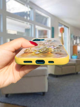 Cargar imagen en el visor de la galería, Cover iPhone con patrón de cisne, disponible desde iPhone 7  hasta iPhone 13 Pro Max✅️
