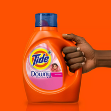 Cargar imagen en el visor de la galería, Detergente líquido TIDE con Downy, 92 onzas.
