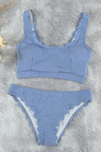 Cargar imagen en el visor de la galería, Bikini de canalé con cuello bajo festoneado azul
